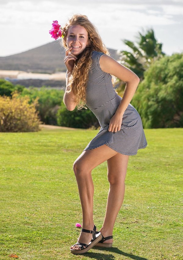 Оксана, 20 лет, 1 размер груди